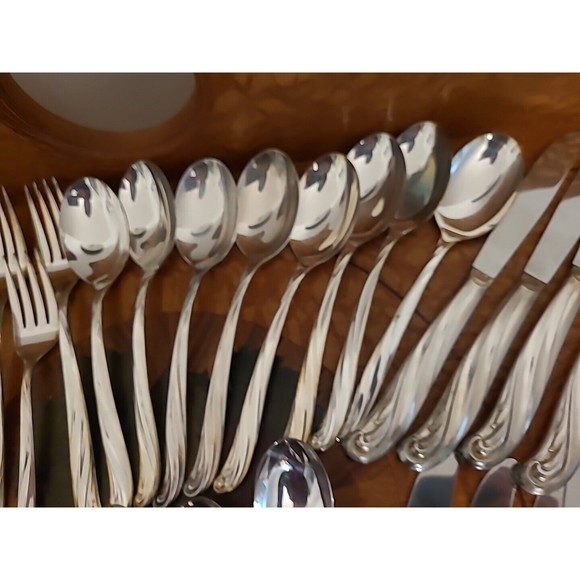 Wm Rogers Flatware Service For 8 Extra Silver Plate Tarnish Proof Chest - Picture 10 of 16